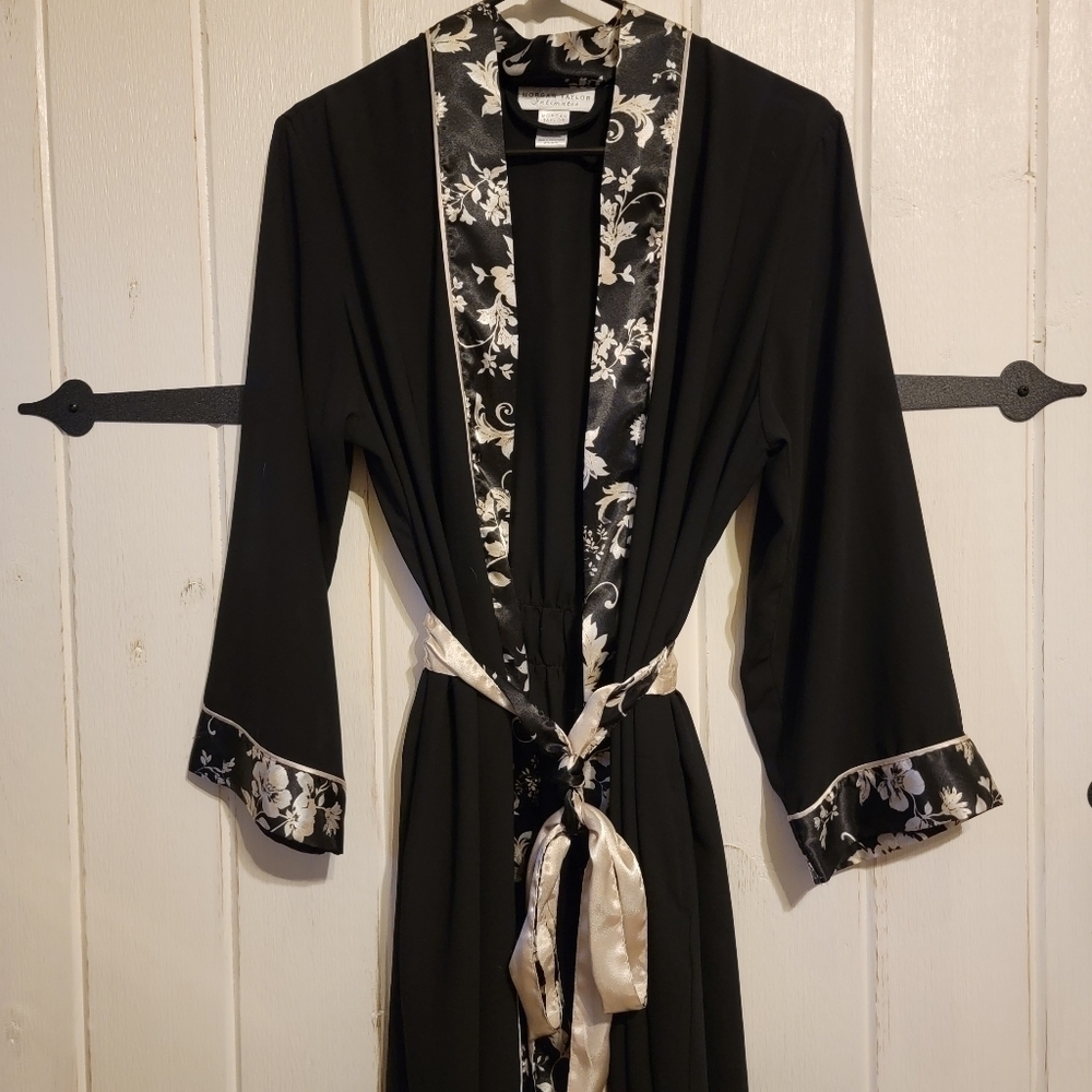Morgan Taylor Intimates Robe Floral Size Medium